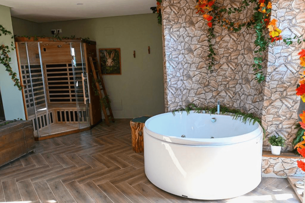 Il Nido del Bosco: SPA with soft lighting at Borgo Sciugolo